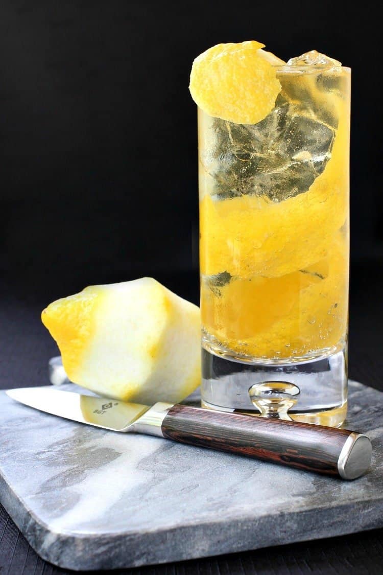 Horse's Neck Cocktail with lemon