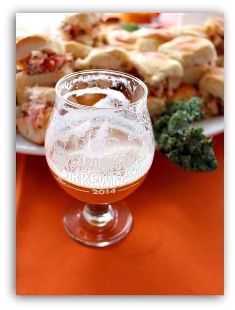 lobster roll with drink