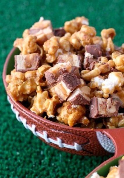 Snickers Caramel Corn in bowl