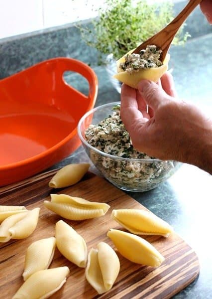 Stffing stuffed shells with a meat and spinach filling