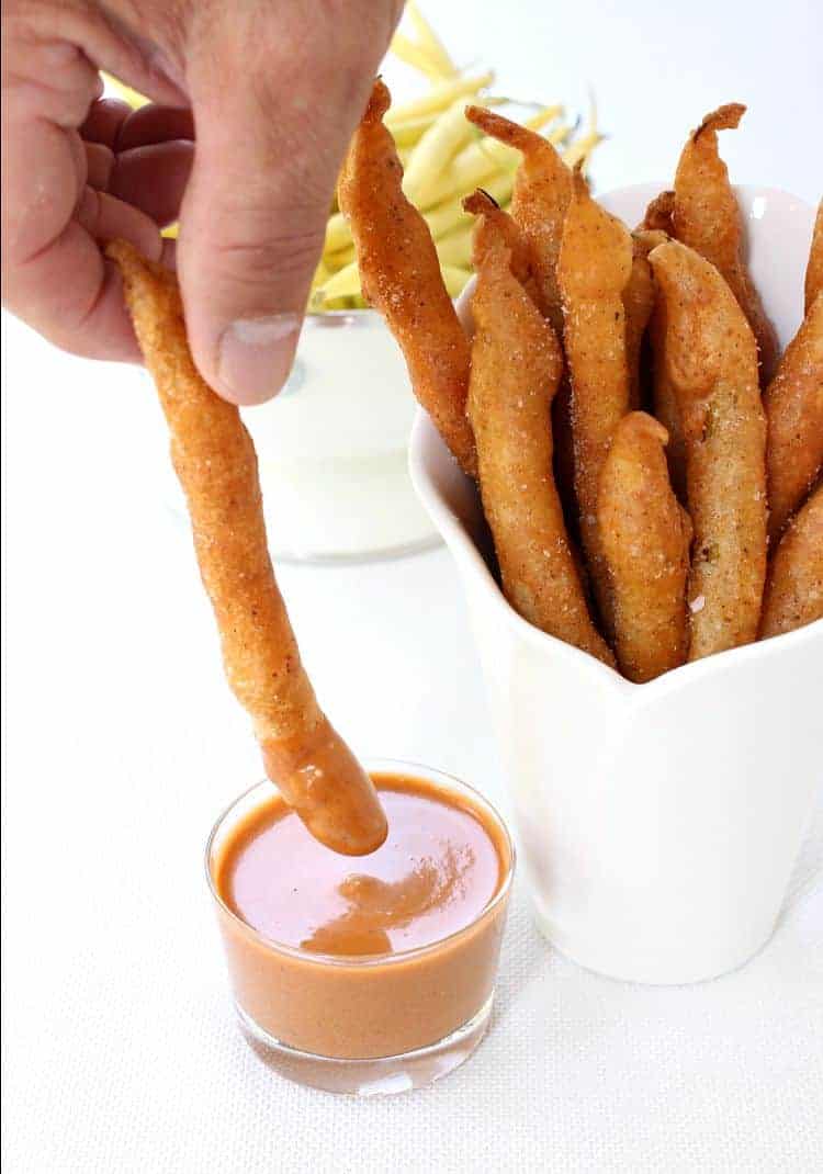 These crispy, Beer Battered Green Beans are a party favorite! Fried green beans in a light beer batter, dipped in a creamy barbecue sauce! Beer Battered Green Beans dipping
