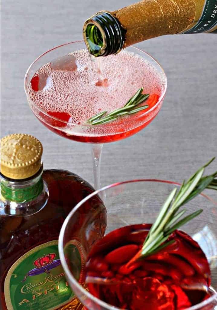 cranberry-whisky-sparkler-pour