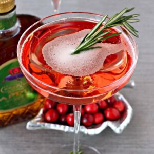Cranberry Whiskey Sparkler | Easy Champagne Holiday Cocktail Recipe