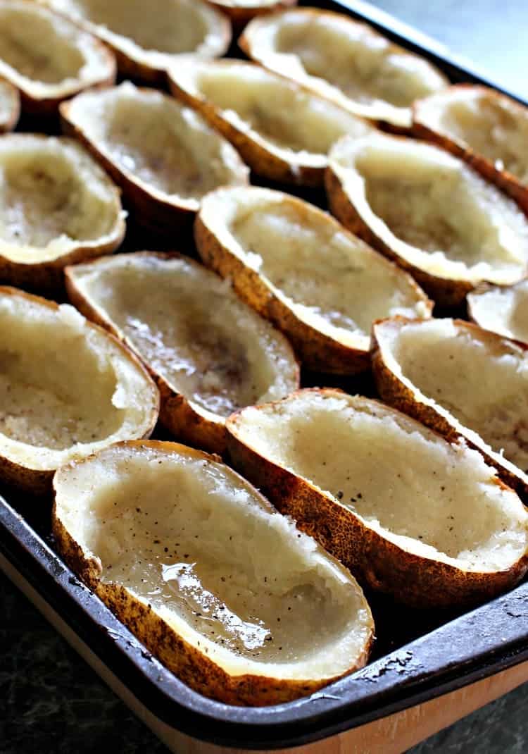 This Potato Skin Bar is a fun party idea for game days! Set out all the toppings and let your guests customize their own potato skins! stuffed-potato-skin-bar
