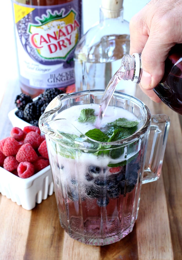 blackberry-vodka-punch-pour