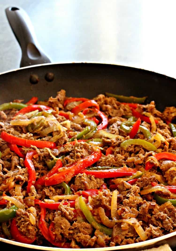 These Philly Cheesesteak Crescent Rolls are loaded with beef, peppers, onions and cheese. Perfect for appetizers or a fun dinner! philly-cheesesteak-crescent-rolls-pan