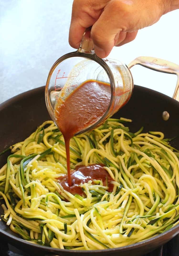 asian-zucchini-noodles-pour