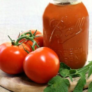 homemade marinara sauce with fresh tomatoes