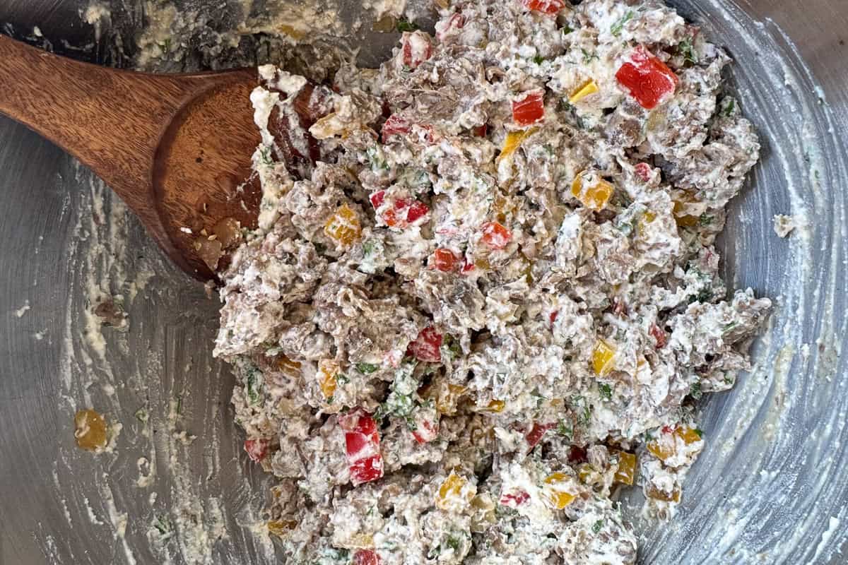 beef and pepper filling with ricotta cheese in bowl