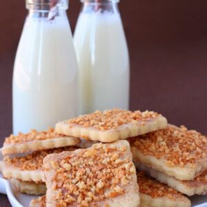 These Cinnamon Toast Crunch Sugar Cookies have a crunchy and sweet topping!