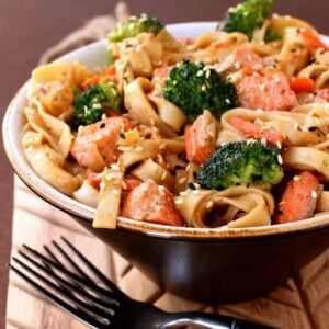 This Quick Salmon Noodle Bowl is a healthy weeknight dinner idea!