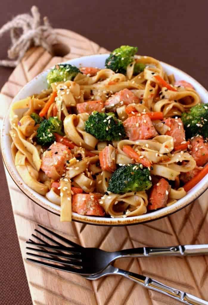 Quick Salmon Noodle Bowl | A Healthy Sitr Fry Recipe | Mantitlement