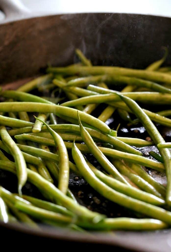 Skillet Chicken Thighs with Green Beans and Mushrooms, green beans