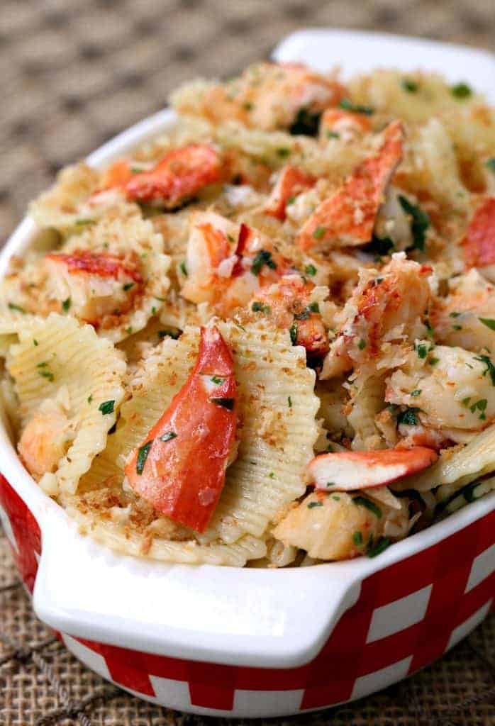 Brown Butter Lobster Roll Pasta has crispy, buttery bread crumbs and garlicky butter!