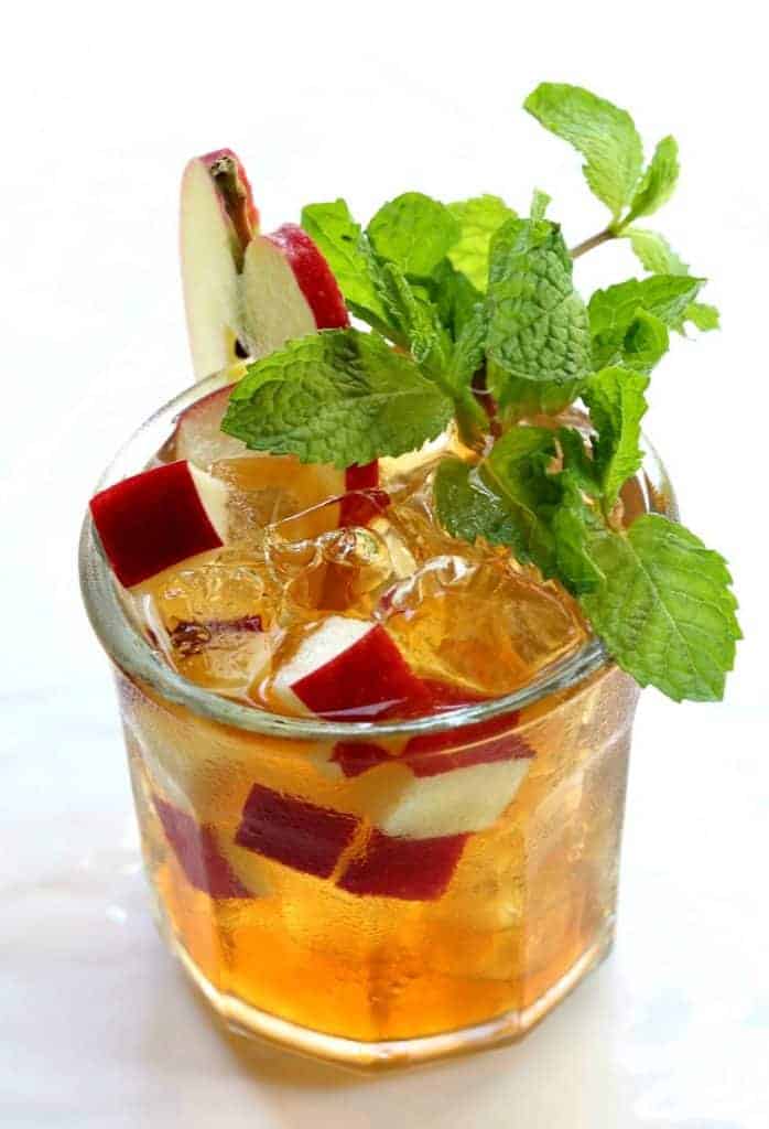 This Apple Mint Whiskey Iced Tea is so refreshing!