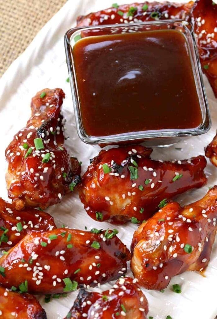 Chicken wings with sticky sauce and sesame seeds