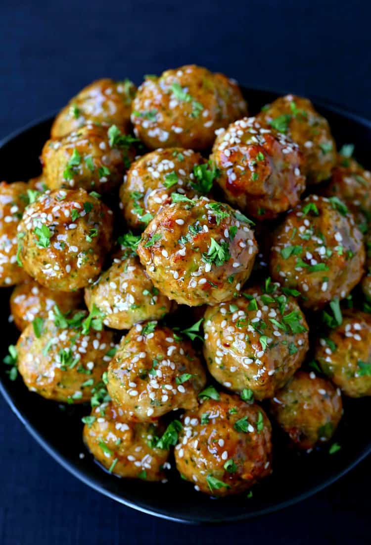 These Easy Chicken and Broccoli Meatballs are loaded with broccoli in every bite!