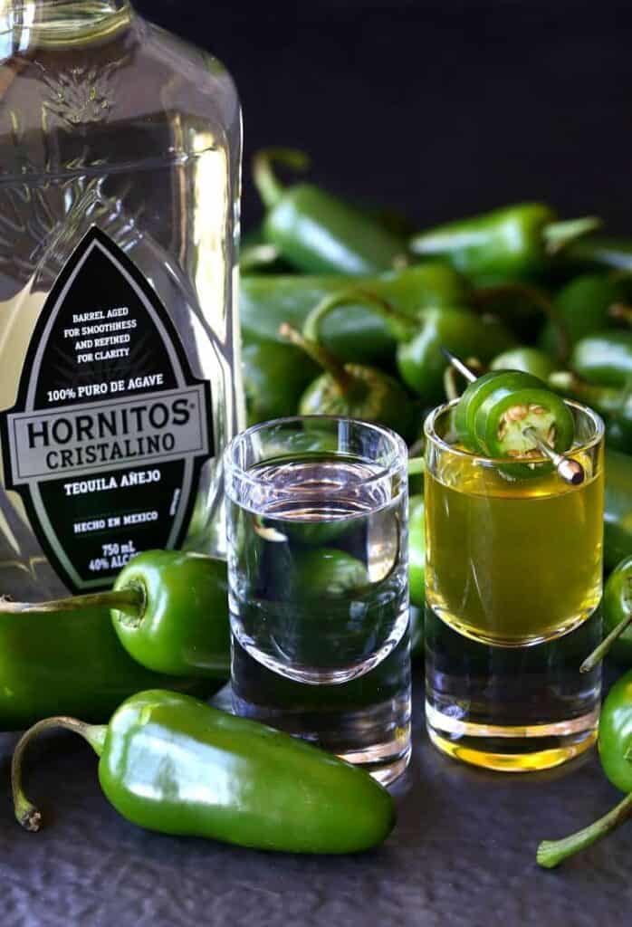 This Jalapeñoback Shots is a spicy, fun twist on a Pickleback Shot!