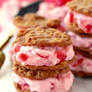 Make these Cherry Cannoli Sandwich Cookies for an easy Valentine's Day dessert!