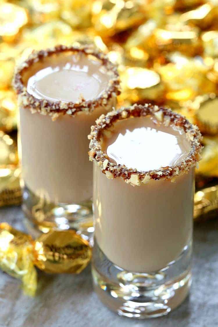 Make this Chocolate Toffee Crunch Shot at happy hour, for New Year's Eve or after dinner for a dessert cocktail! I love a good dessert cocktail! #newyears #shots #toffee