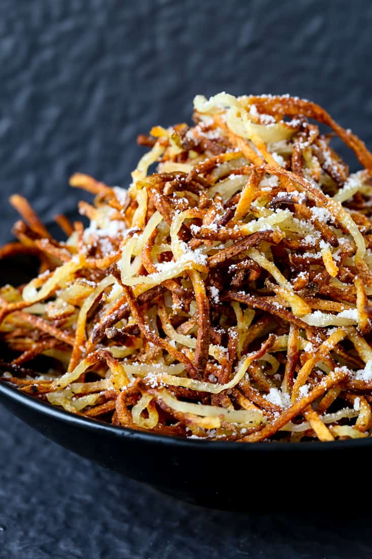 Hjemmelaget Shoestring pommes Frites er en fransk yngel oppskrift som er laget tre måter, disse er ovn bakt's made three ways, these are oven baked