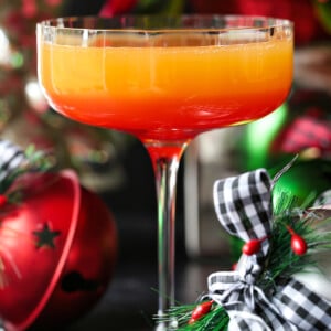 Christmas mimosa recipe with decorations for Christmas