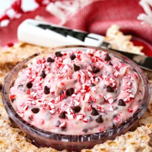 cannoli dip recipe with peppermint and chocolate chips