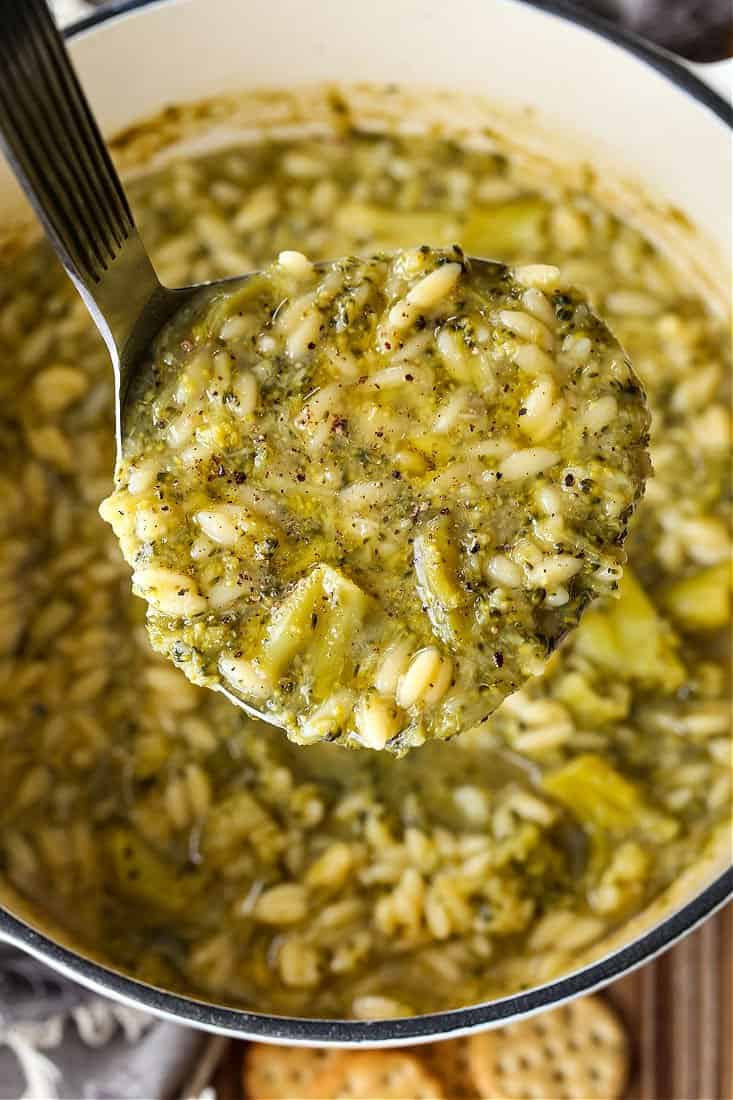 Broccoli soup with orzo in a ladle