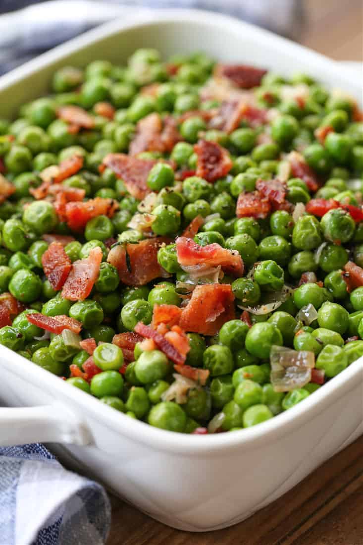 Pea recipe with bacon in a white dish