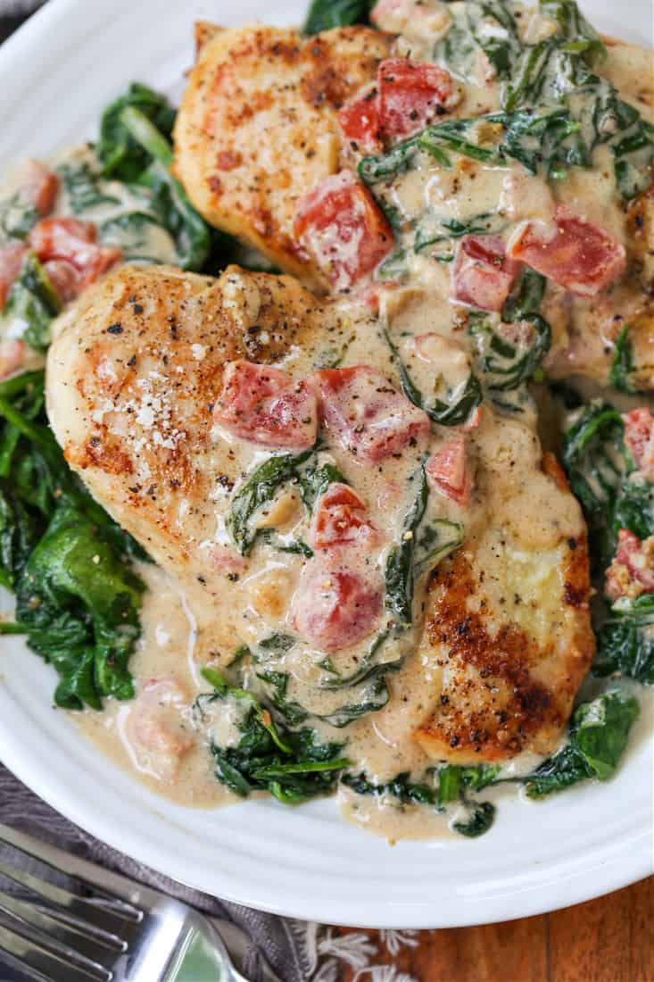 Chicken recipe with spinach and tomatoes in a cream sauce