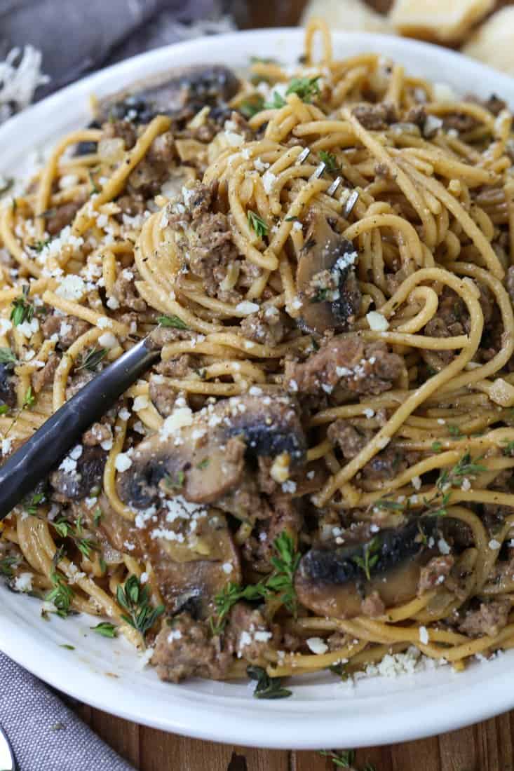 Spaghetti recipe with ground beef, mushrooms and fresh thyme