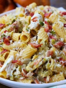 Rigatoni recipe with bacon and mozzarella cheese