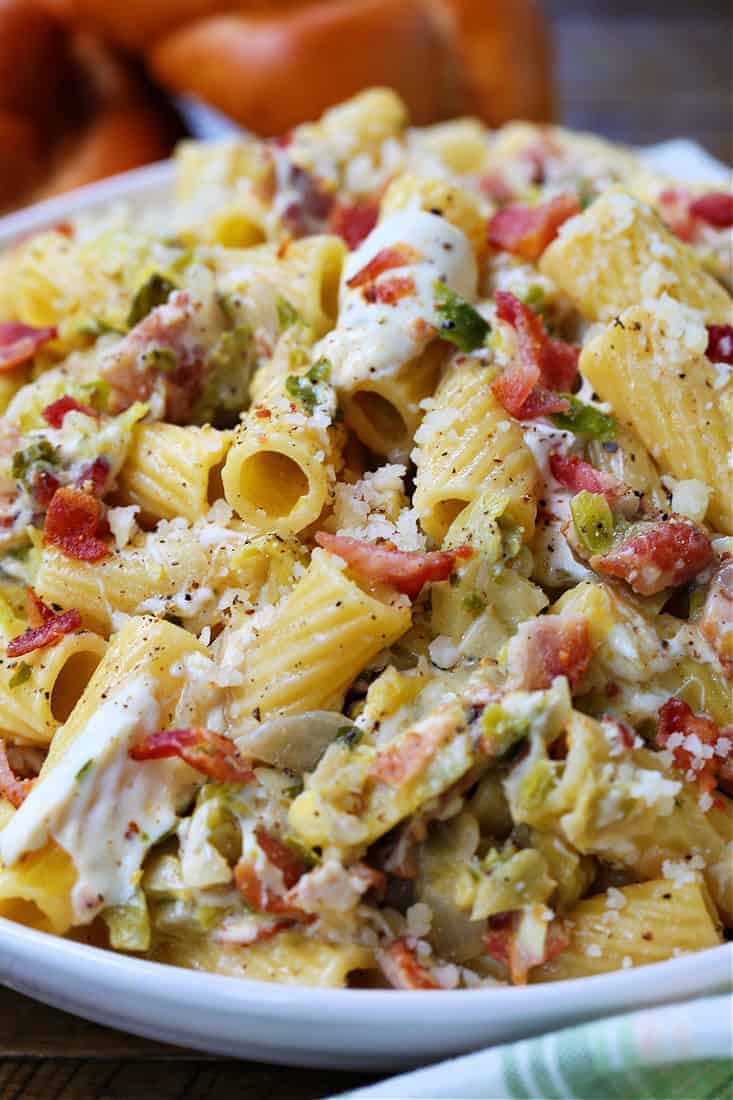 Rigatoni recipe with bacon and mozzarella cheese