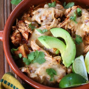 Slow cooker chicken recipe with cheese and avocados