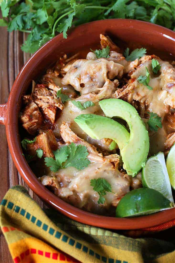 Slow cooker chicken recipe with cheese and avocados
