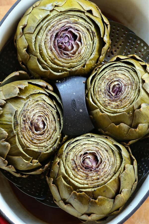 Steamed Artichokes with Garlic Aioli Mantitlement