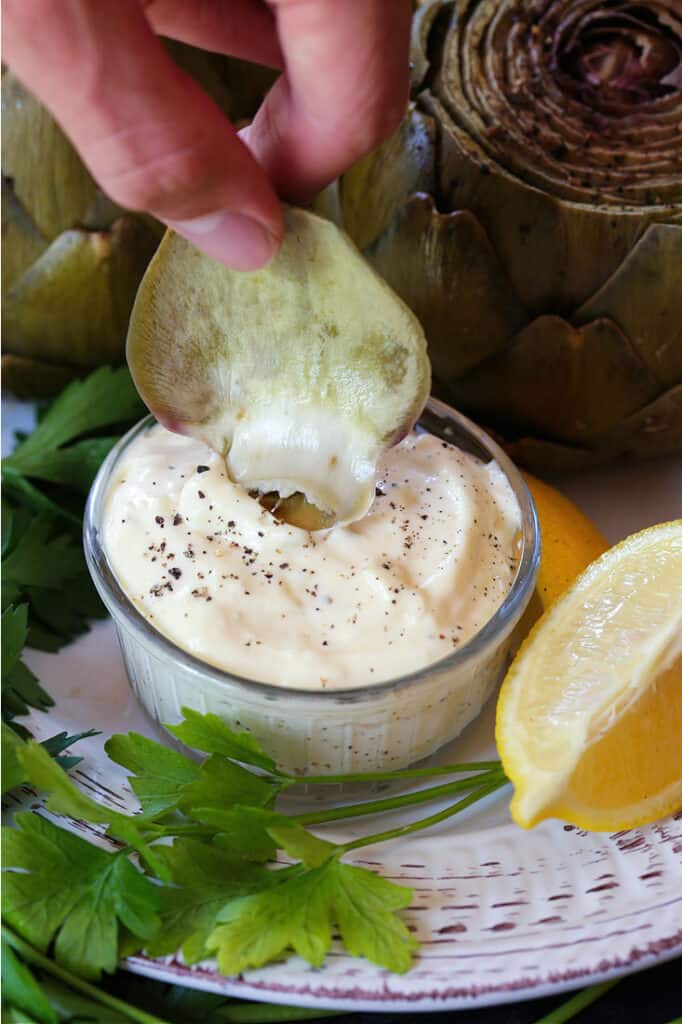 Steamed Artichokes with Garlic Aioli Mantitlement