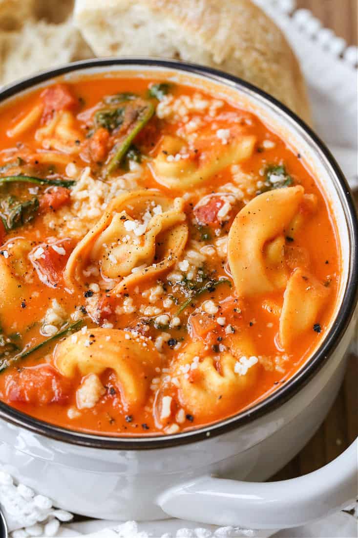 Tomato soup with tortellini and spinach