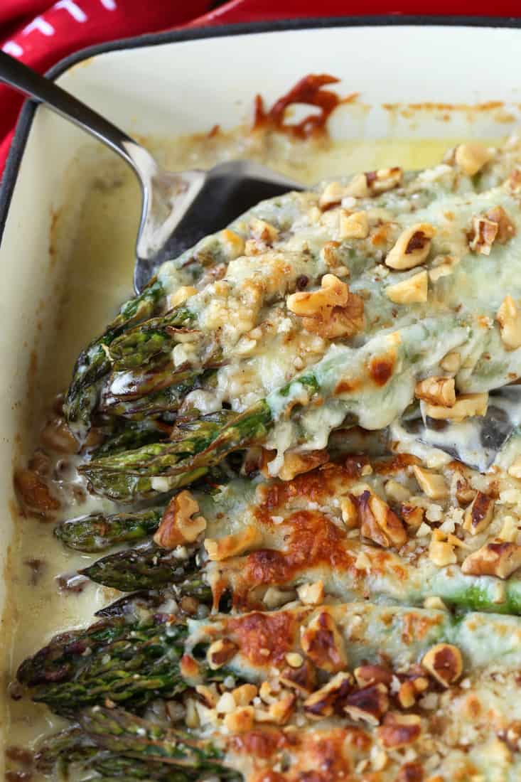 Asparagus in a baknig dish with cheese and walnuts