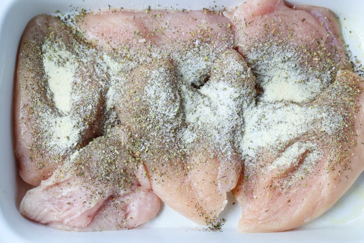chicken breasts with seasoning in a slow cooker