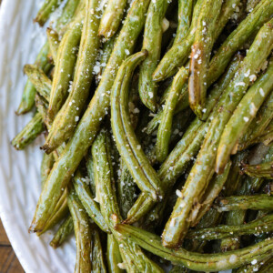 air fryer green beans on a platter