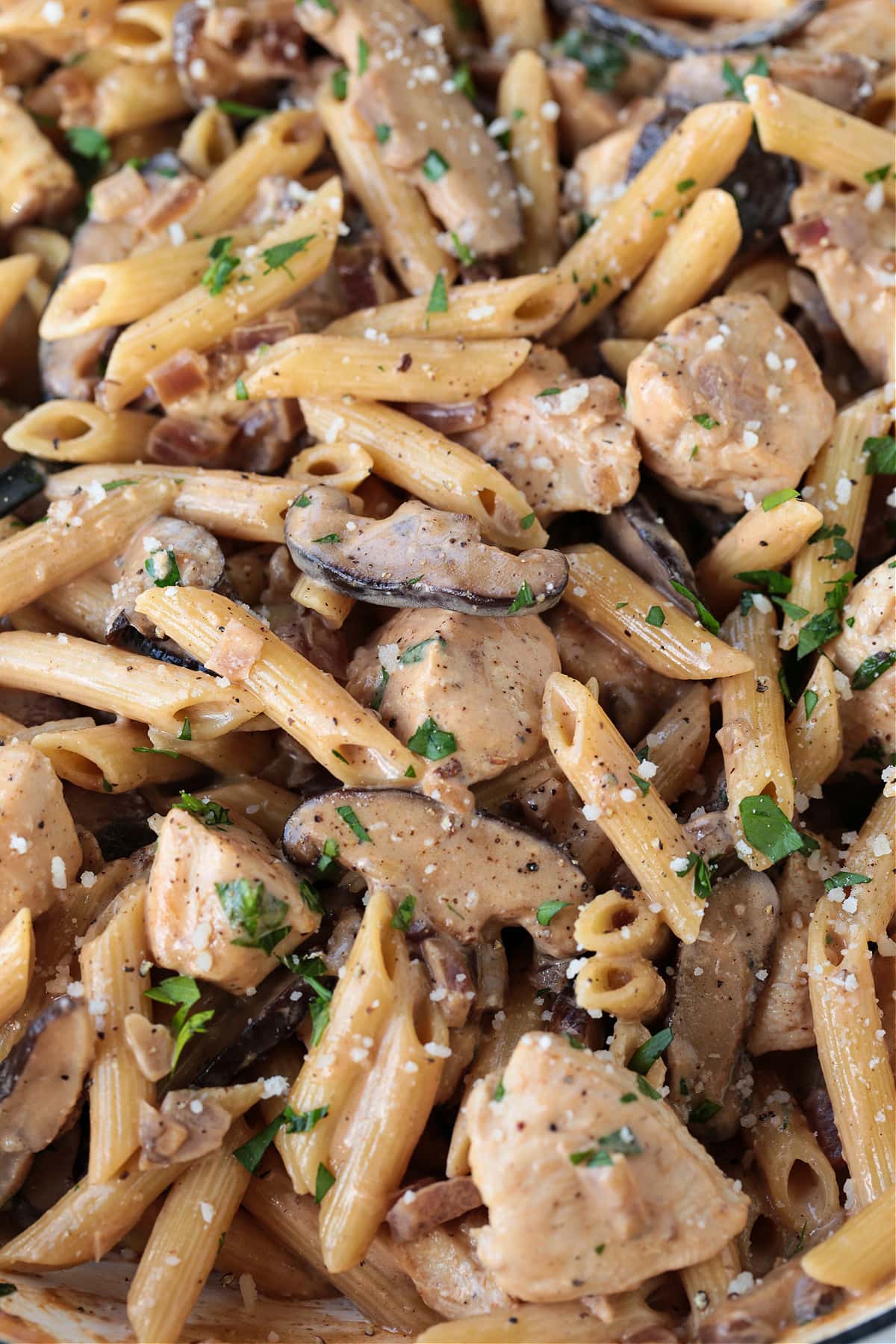 Our Pasta Da Vinci is a dead on copycat of the Cheesecake Factory recipe! Penne in a creamy wine sauce, juicy chicken, and hearty mushrooms. penne in madeira wine cream sauce with chicken and mushrooms