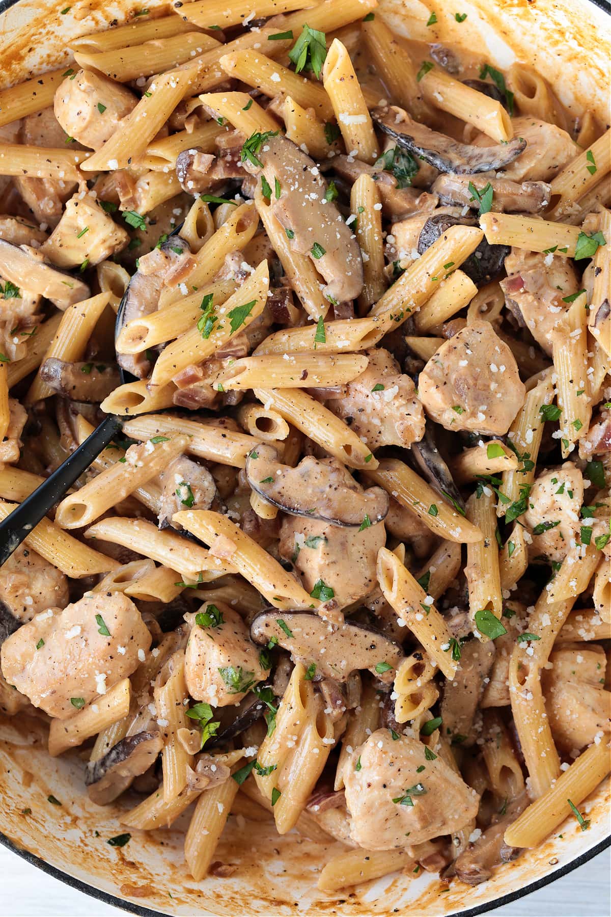 Our Pasta Da Vinci is a dead on copycat of the Cheesecake Factory recipe! Penne in a creamy wine sauce, juicy chicken, and hearty mushrooms. pasta da vinci recipe in a skillet