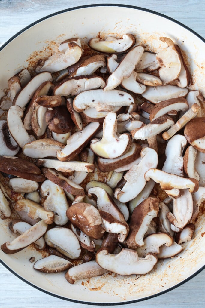 Our Pasta Da Vinci is a dead on copycat of the Cheesecake Factory recipe! Penne in a creamy wine sauce, juicy chicken, and hearty mushrooms. uncooked, sliced mushrooms in a skillet