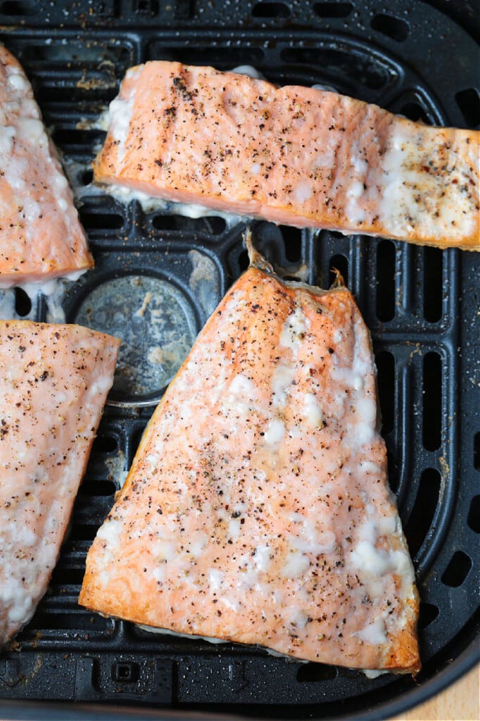 seasoned salmon filets in air fryer