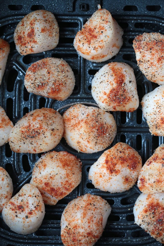 These Air Fryer Scallops are perfectly cooked and are melt in your mouth tender. An easy seafood dinner recipe for any occasion! seasoned scallops in an air fryer