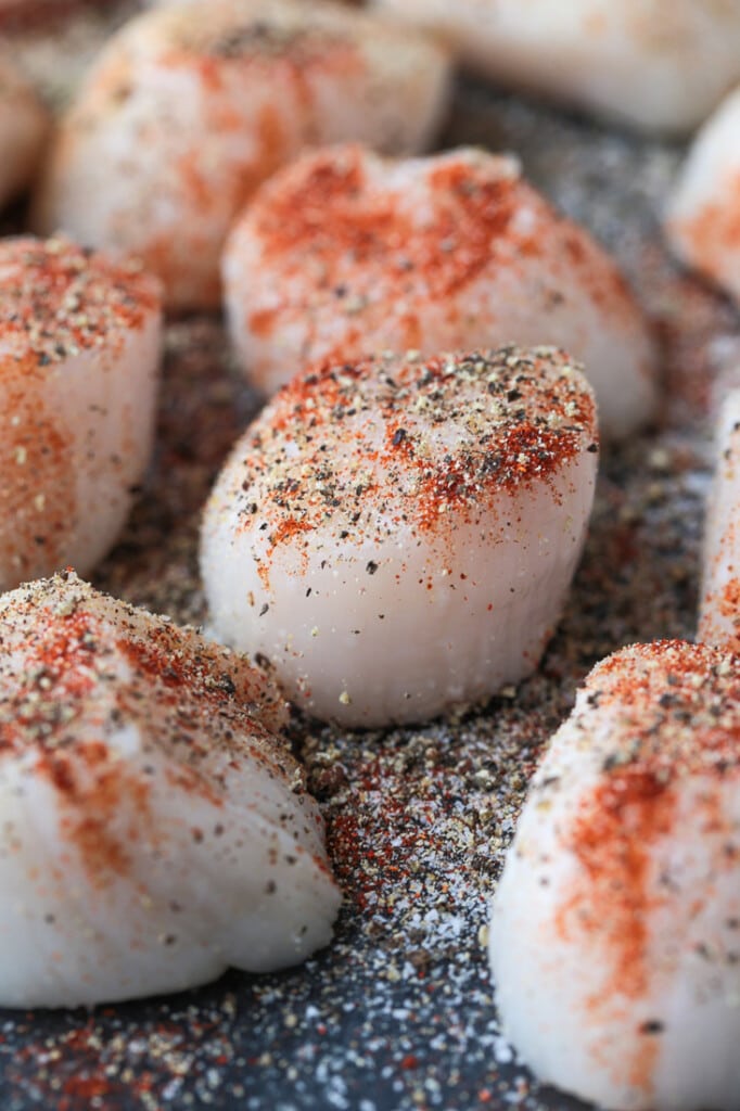 seasoned scallops on baking sheet