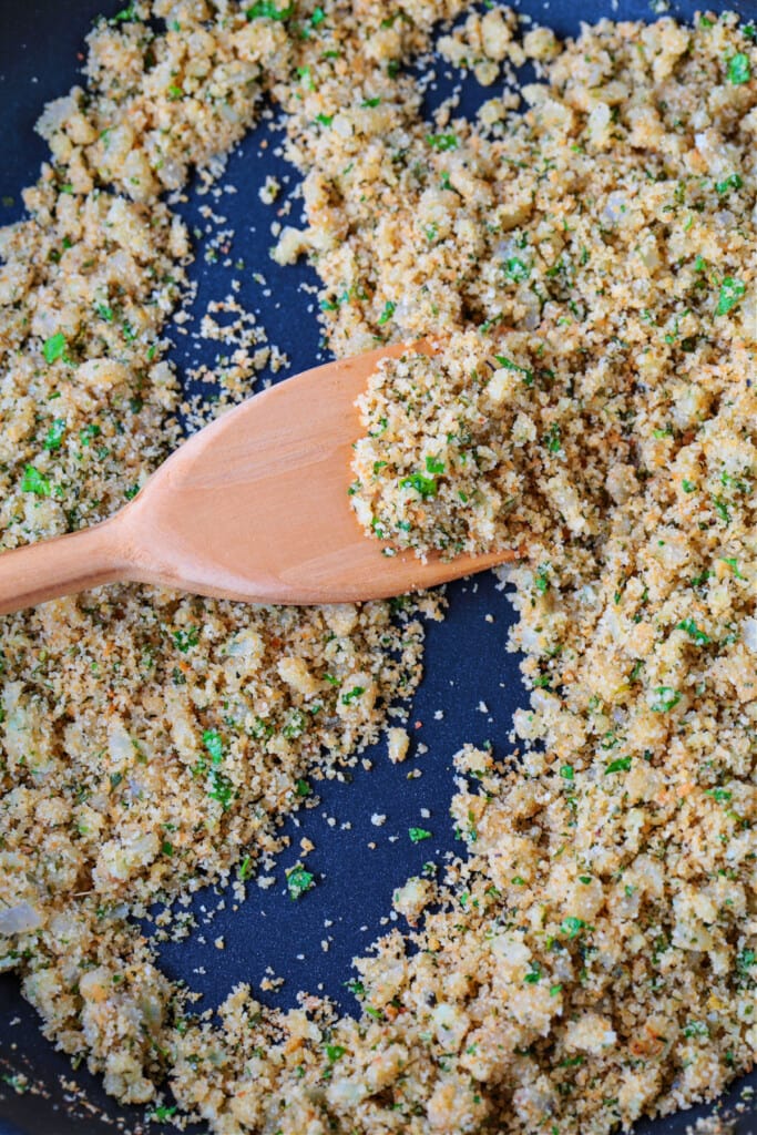 Baked Clams are always a hit! Fresh, steamed clams topped with a buttery breadcrumb topping. A delicious seafood appetizer or dinner! breadcrumb topping for clams
