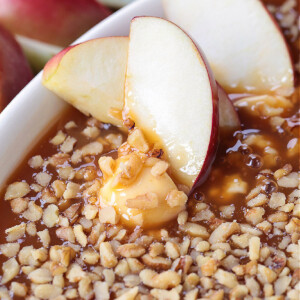 apple slices dipped in caramel apple dip