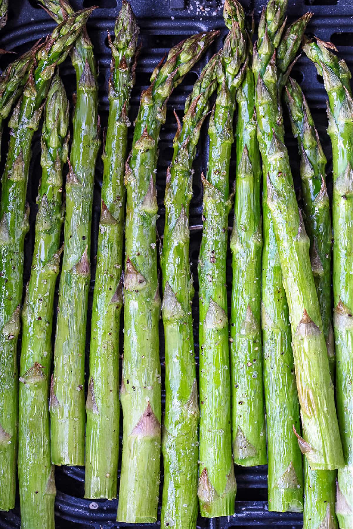 Air Fryer Asparagus is cooked perfectly crisp and tender, and only takes a few minutes in the air fryer. Lightly seasoned and so delicious! cooked asparagus in air fryer